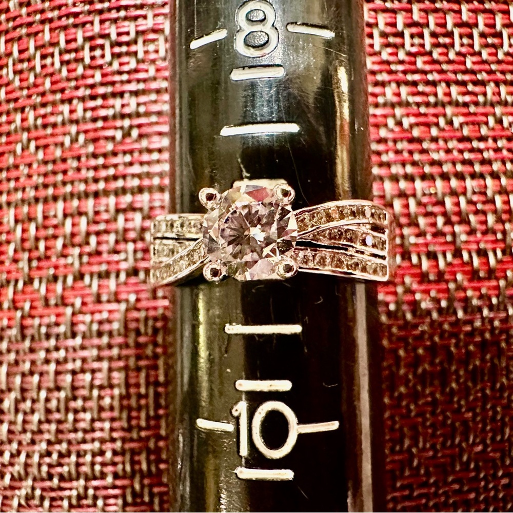 Fragrant Jewels Silver Ring with Clear Stones